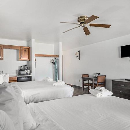 Snyders Shoreline Inn Лудингтон Экстерьер фото
