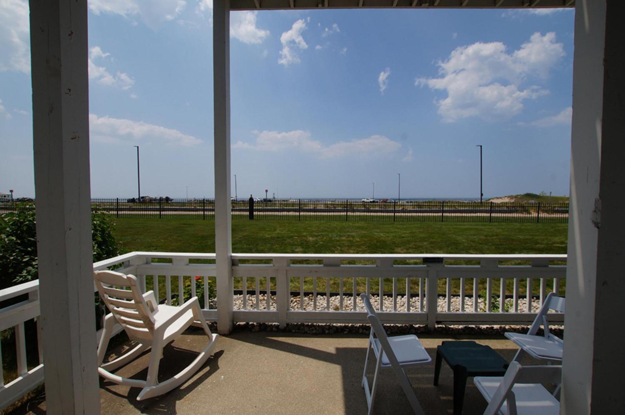 Snyders Shoreline Inn Лудингтон Экстерьер фото