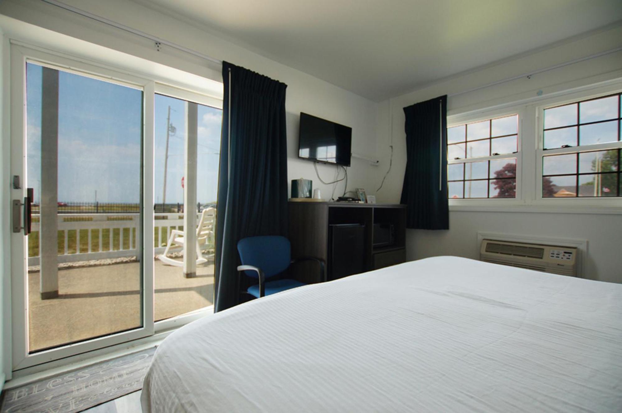Snyders Shoreline Inn Лудингтон Экстерьер фото