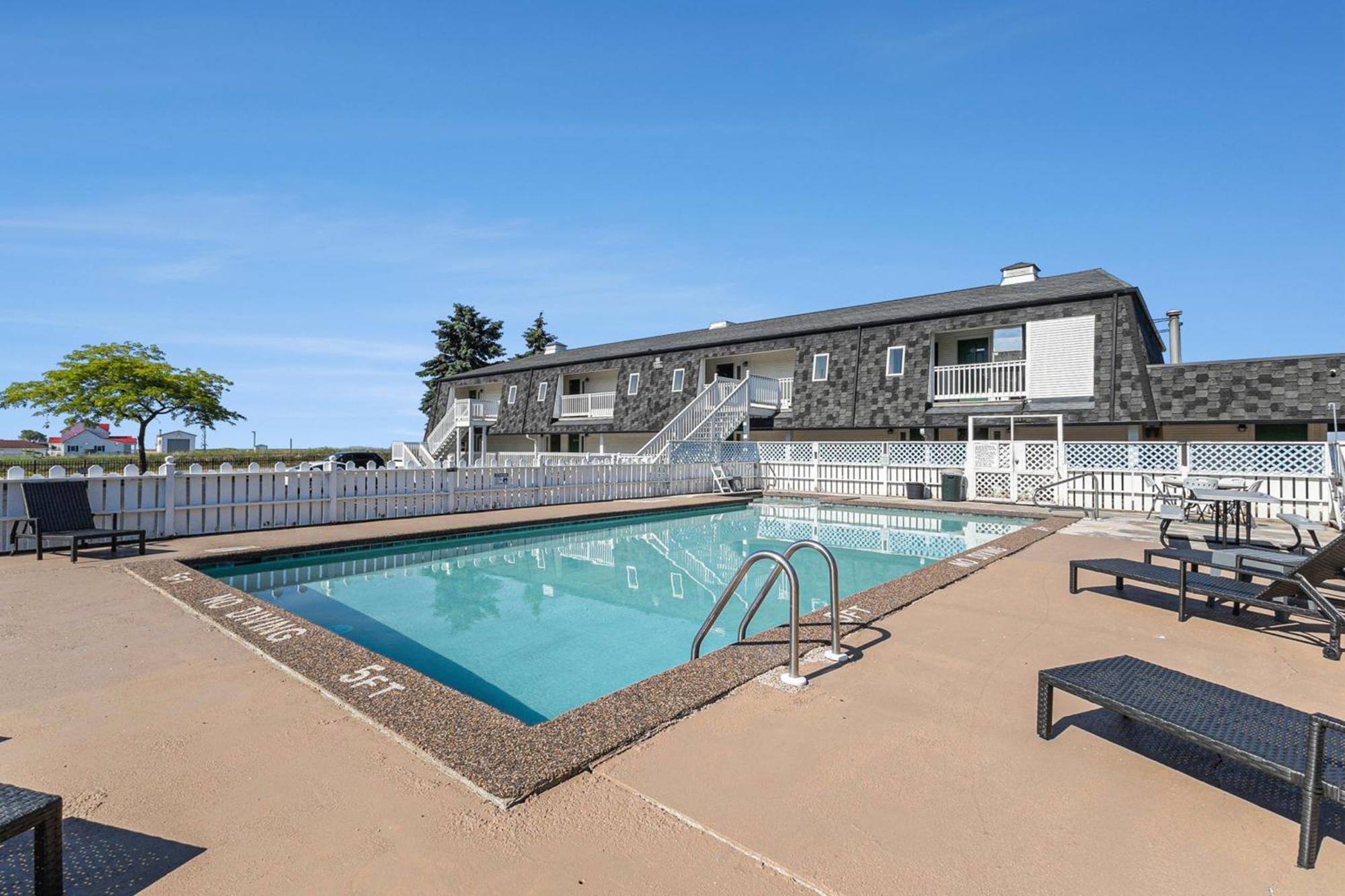 Snyders Shoreline Inn Лудингтон Экстерьер фото
