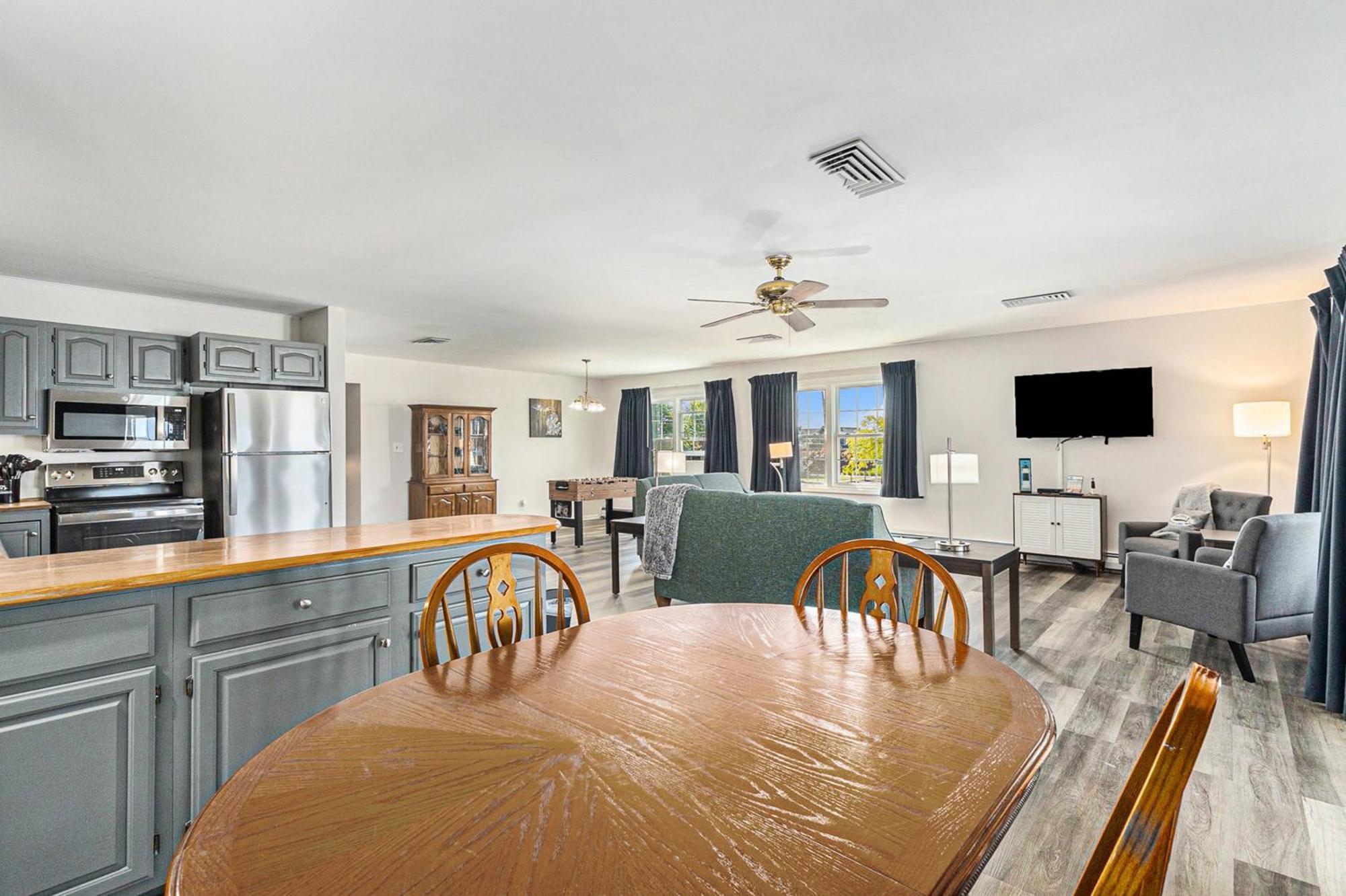 Snyders Shoreline Inn Лудингтон Экстерьер фото