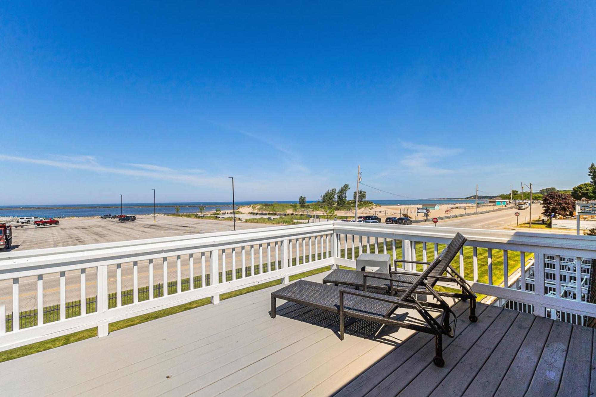 Snyders Shoreline Inn Лудингтон Экстерьер фото
