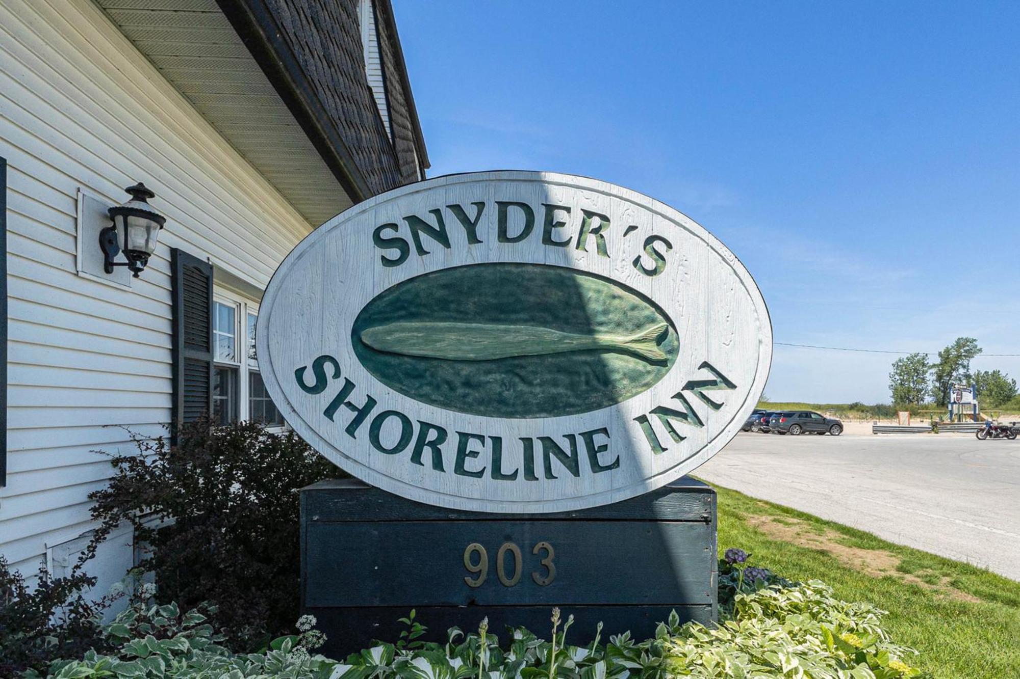 Snyders Shoreline Inn Лудингтон Экстерьер фото