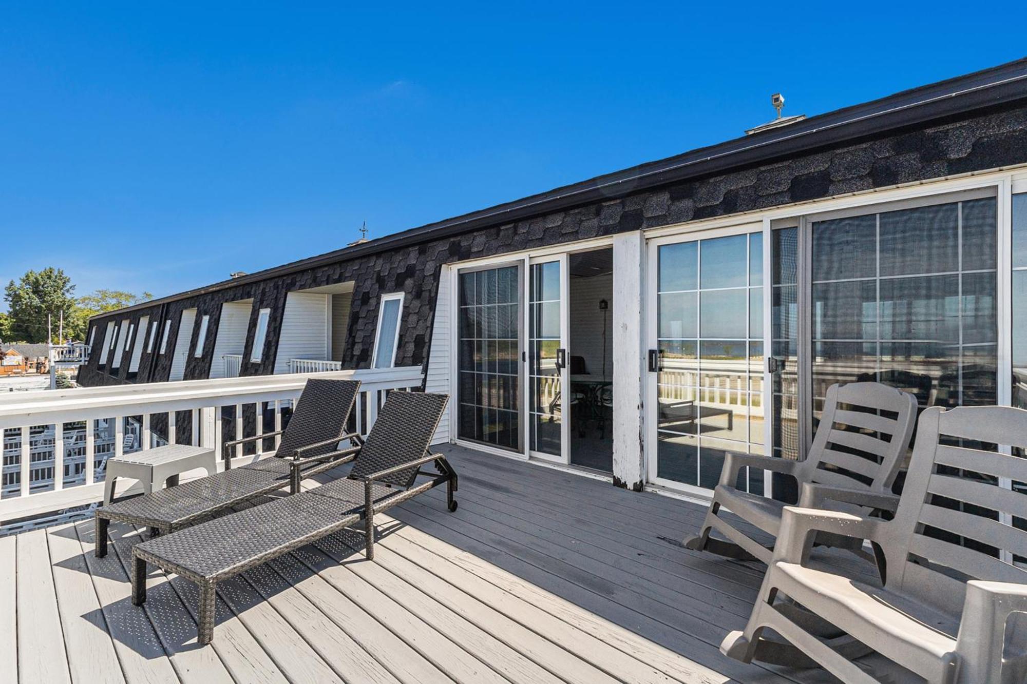 Snyders Shoreline Inn Лудингтон Экстерьер фото