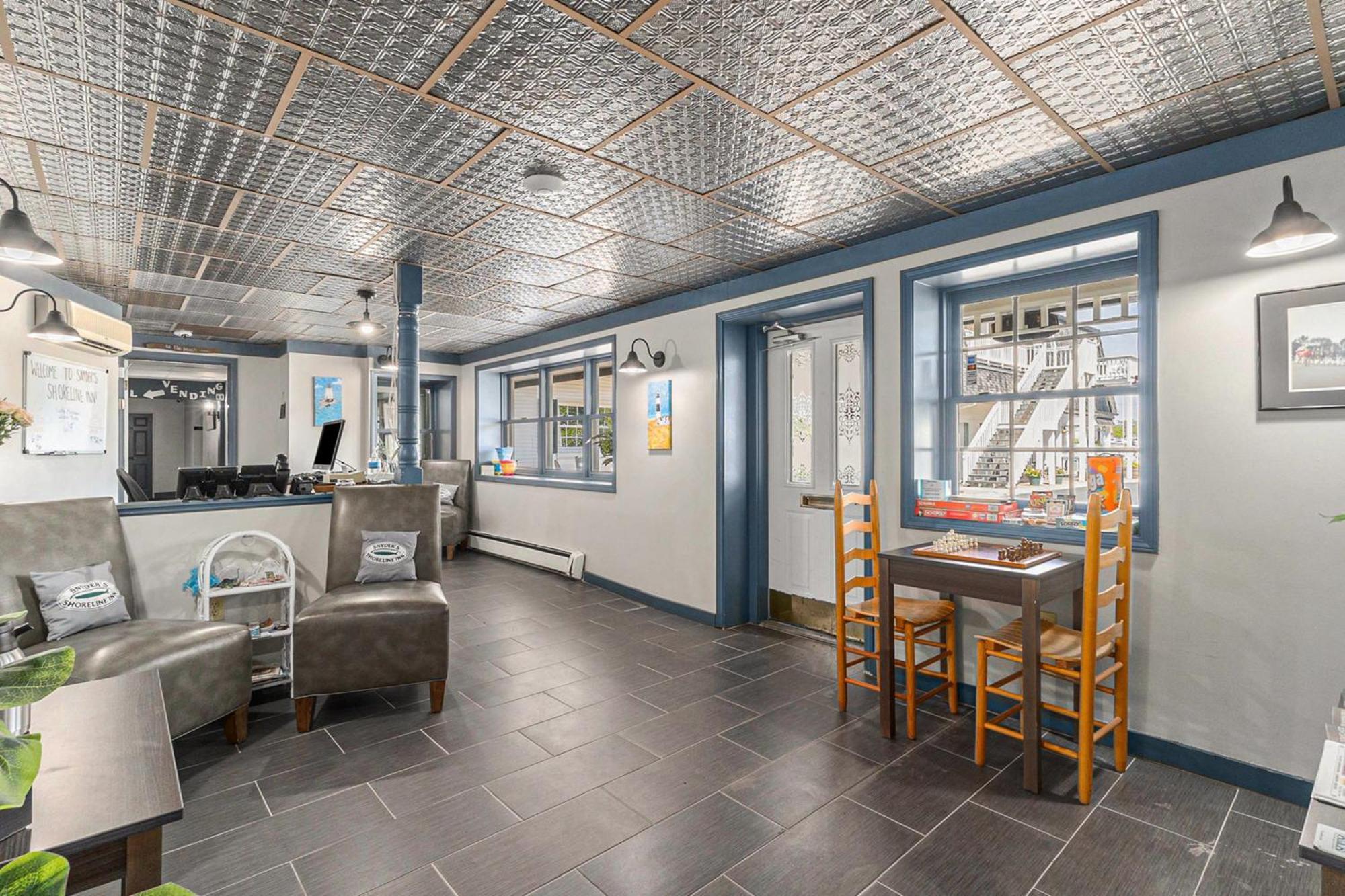Snyders Shoreline Inn Лудингтон Экстерьер фото