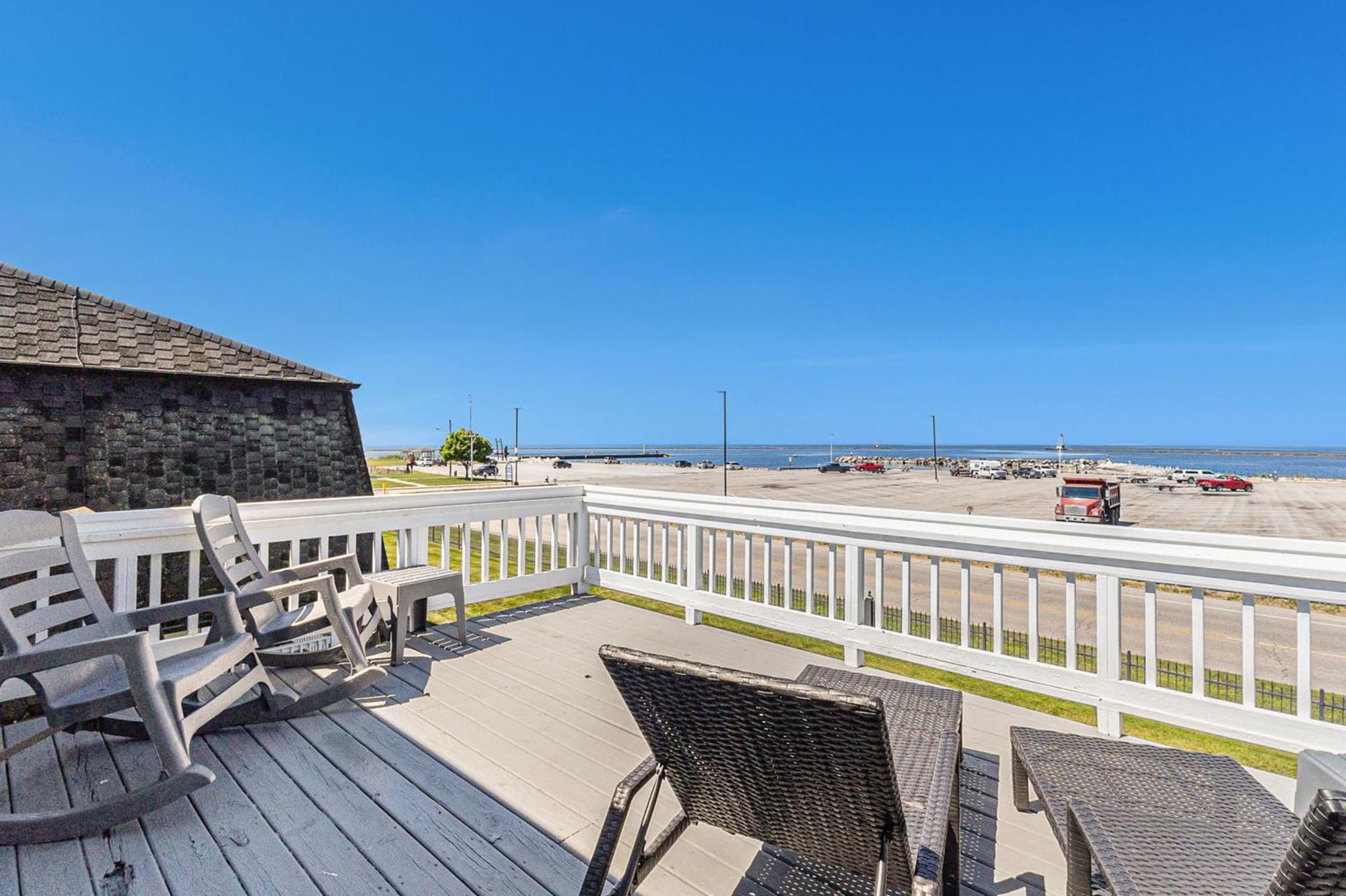 Snyders Shoreline Inn Лудингтон Экстерьер фото