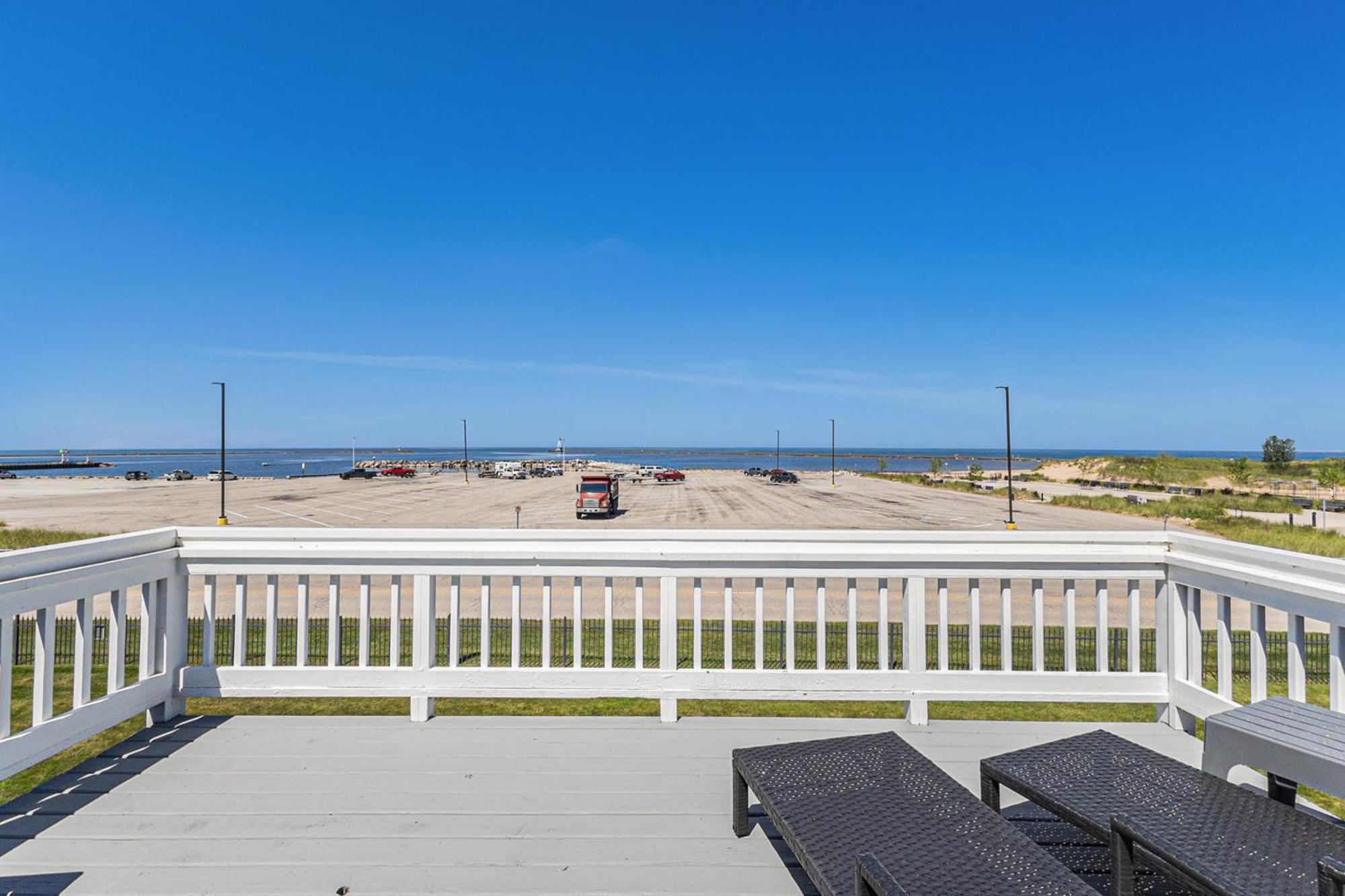 Snyders Shoreline Inn Лудингтон Экстерьер фото