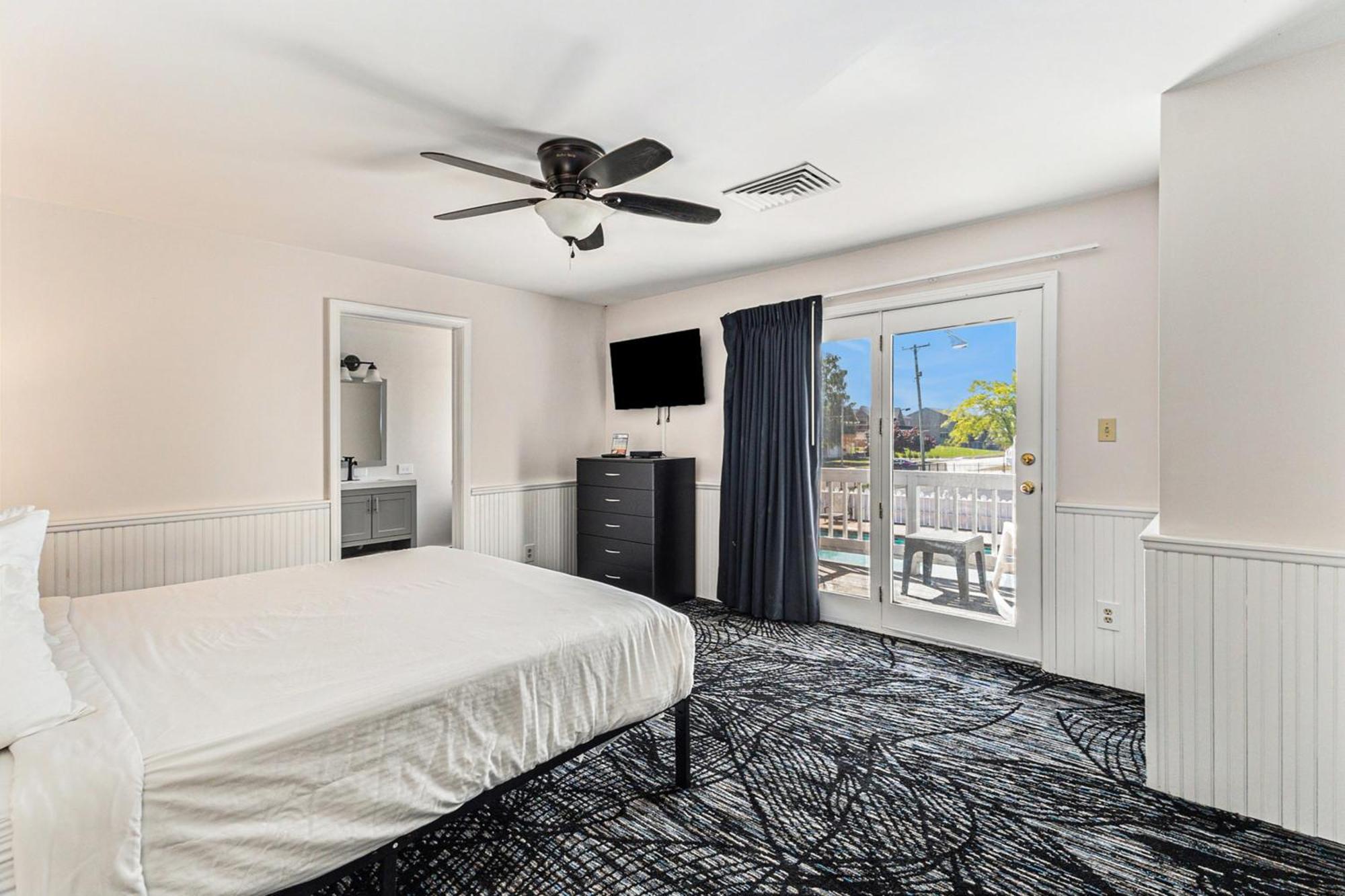Snyders Shoreline Inn Лудингтон Экстерьер фото