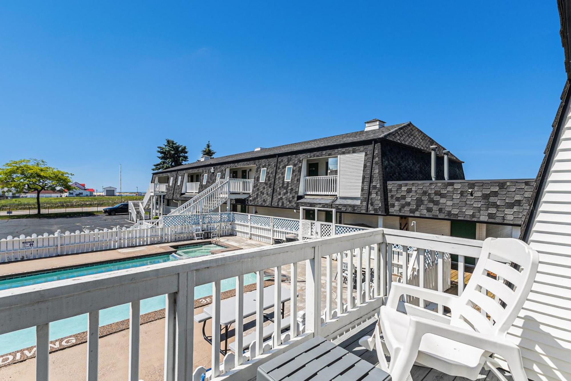 Snyders Shoreline Inn Лудингтон Экстерьер фото