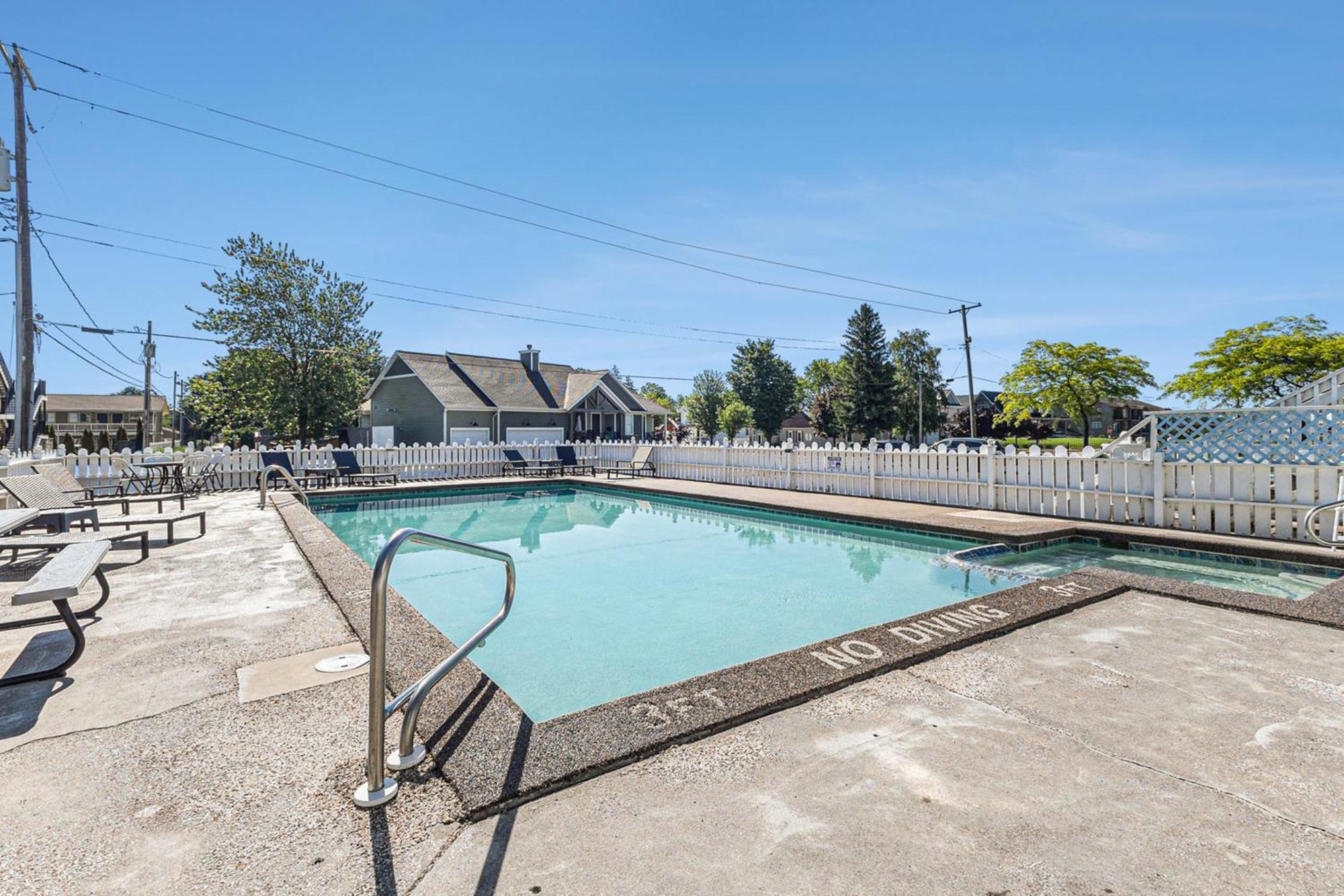 Snyders Shoreline Inn Лудингтон Экстерьер фото