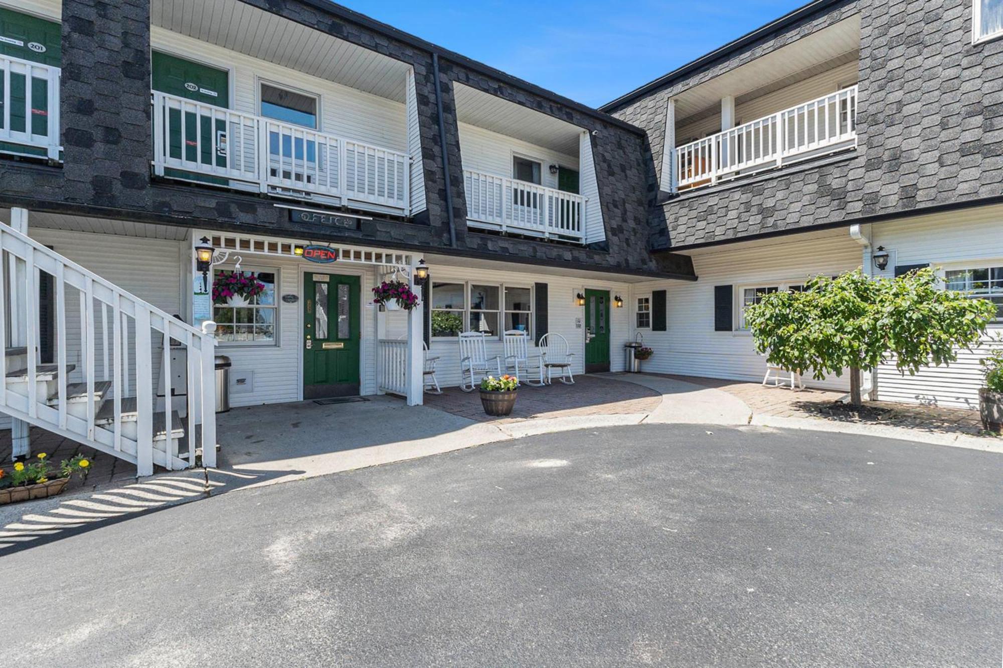 Snyders Shoreline Inn Лудингтон Экстерьер фото
