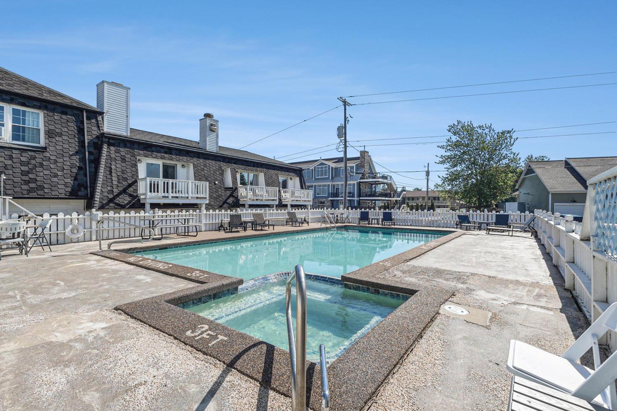 Snyders Shoreline Inn Лудингтон Экстерьер фото
