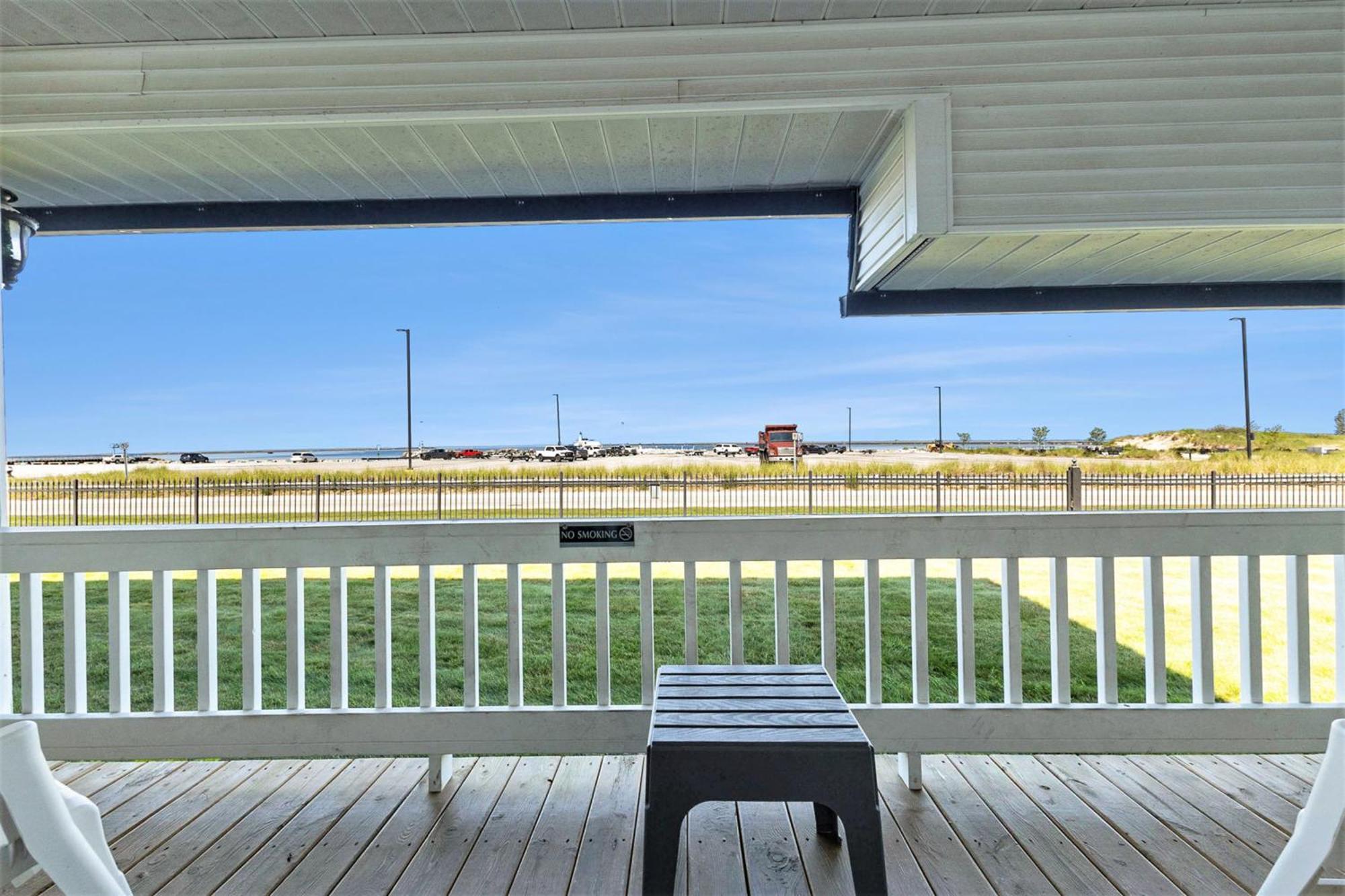 Snyders Shoreline Inn Лудингтон Экстерьер фото